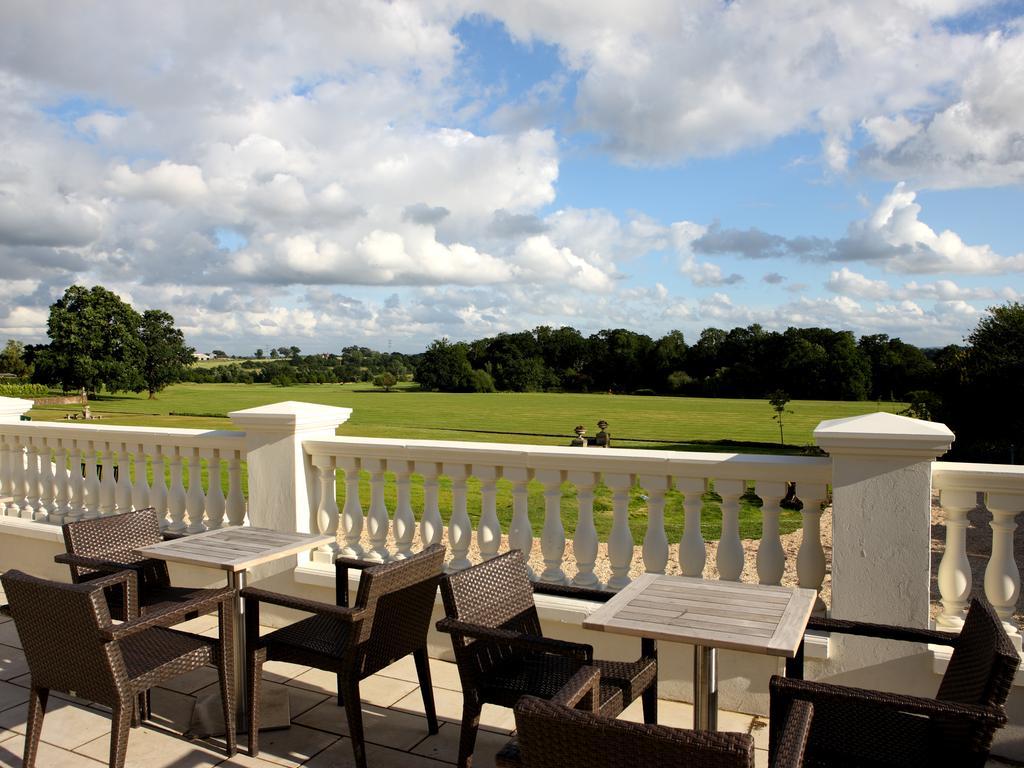 De Vere Wokefield Estate Reading Exterior photo