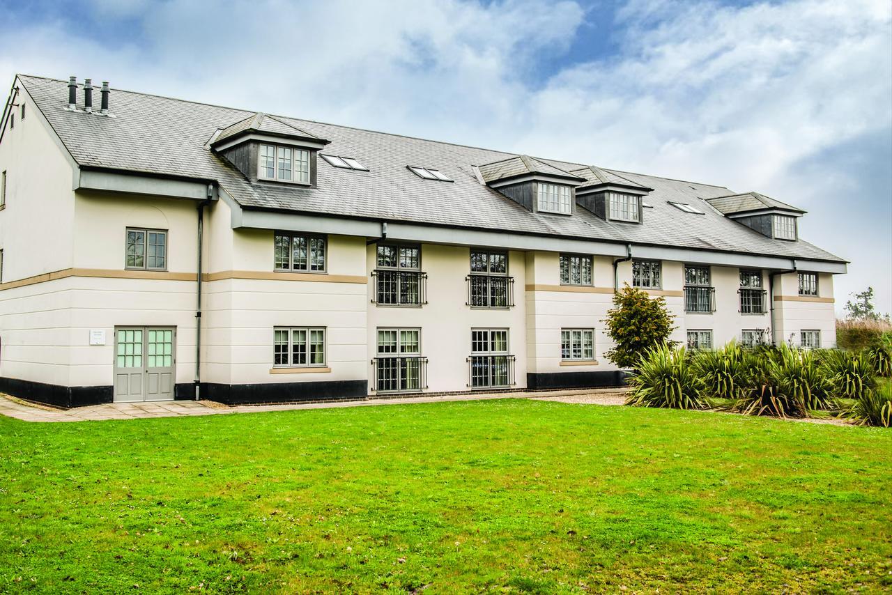De Vere Wokefield Estate Reading Exterior photo